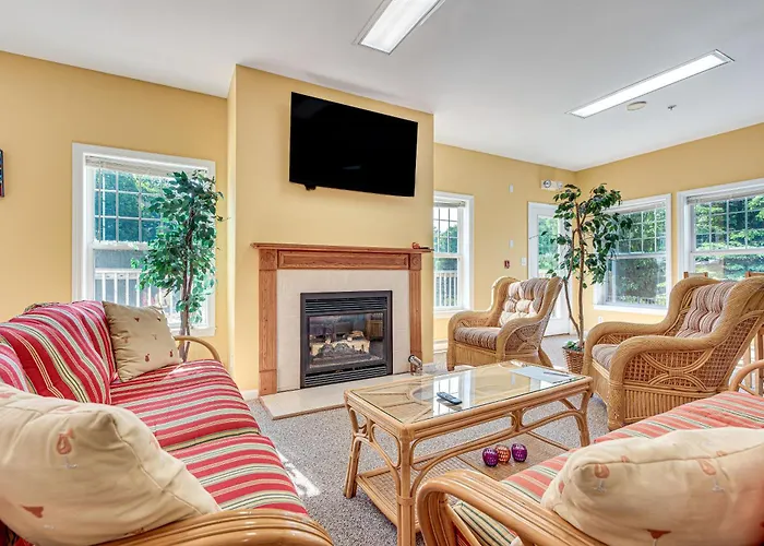 Charming Coastal Cottage With Pool Access!