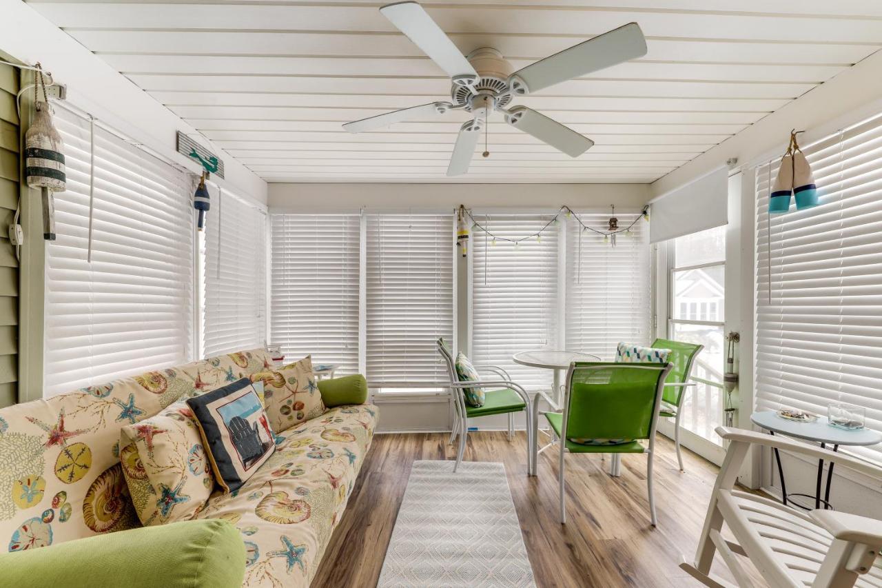 Charming Coastal With Pool Access! *