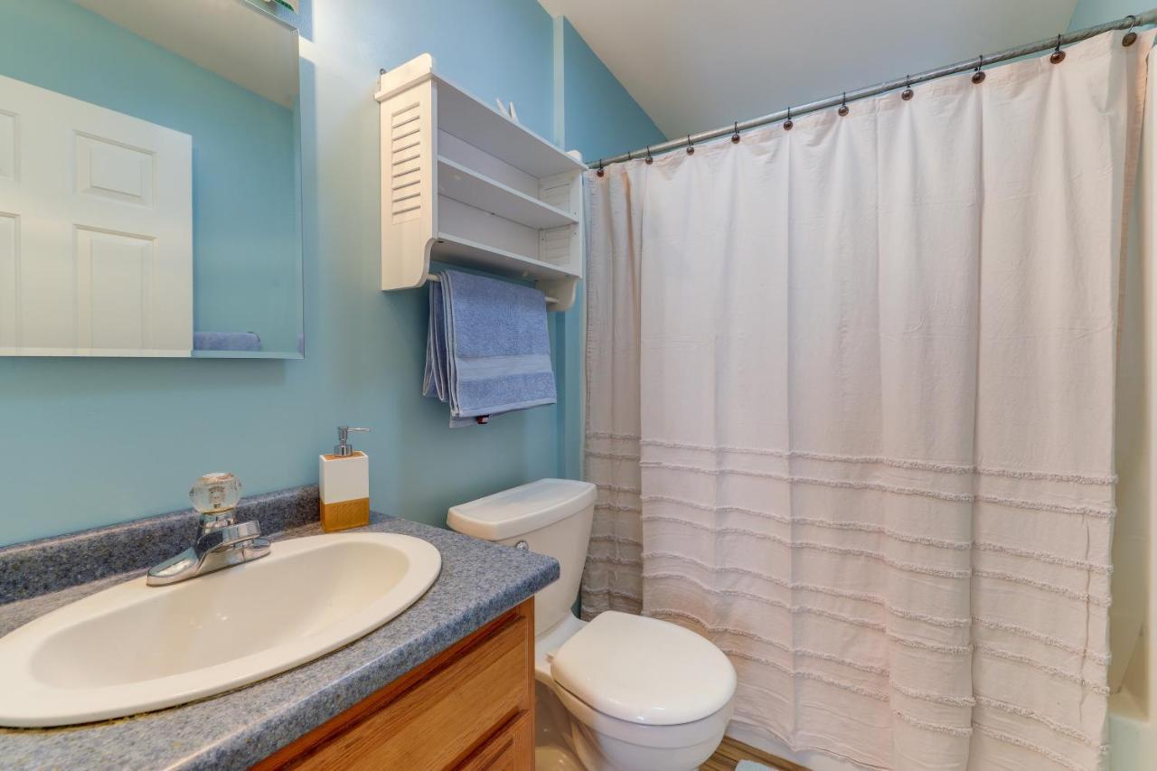 Charming Coastal With Pool Access! Holiday home *
