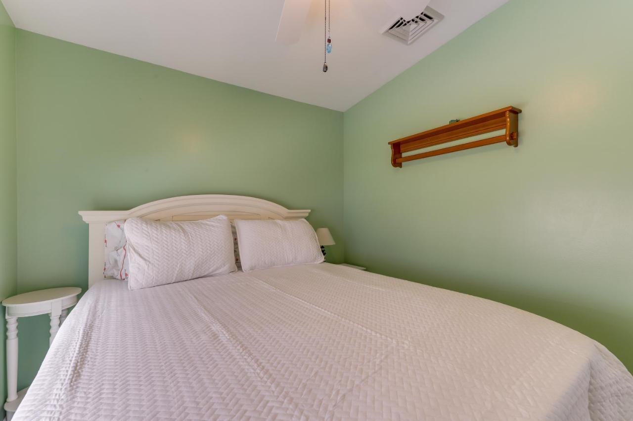 Charming Coastal With Pool Access! Wells