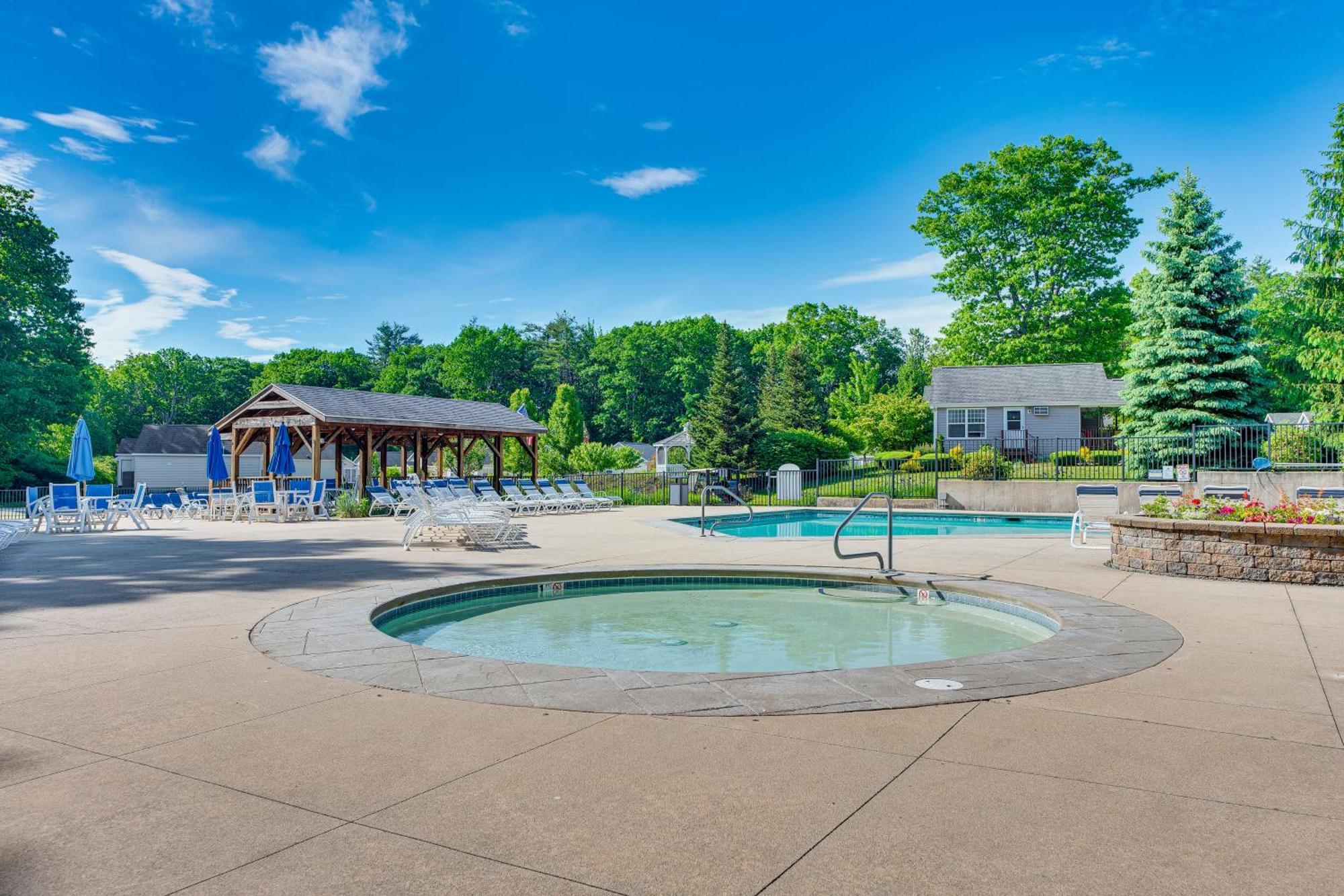 Charming Coastal With Pool Access! Holiday home *