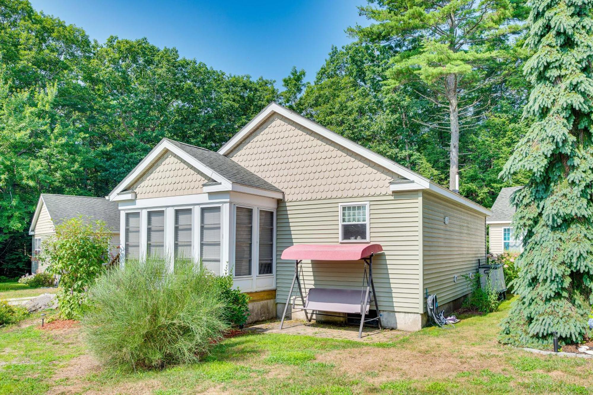 Charming Coastal With Pool Access! * Wells